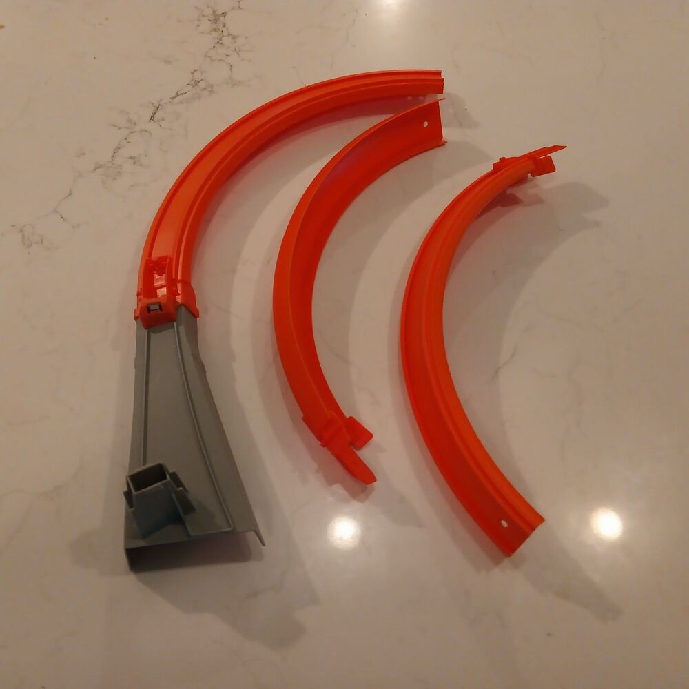 Hot Wheels 3 Piece Replacement Curved Track and Ramp - Set Unknown